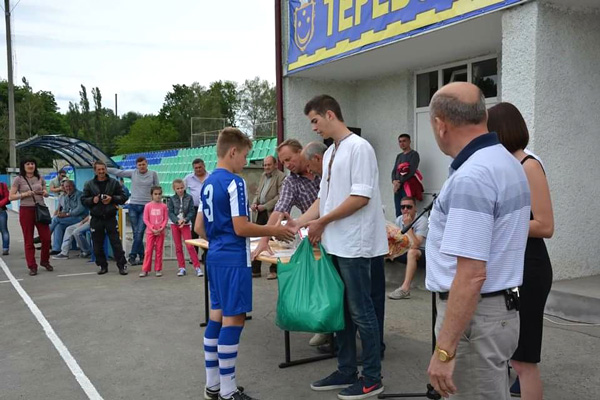 І теребовлянські футболісти гратимуть у буковинському фіналі Всеукраїнського турніру Шкіряний м’яч – Кубок Coca-Cola 2015/2016