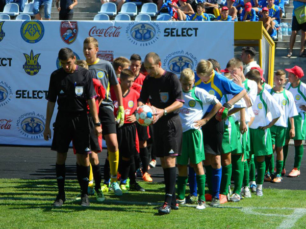 Дніпряни перемагають в Шкіряному м’ячі – Кубку Coca-Cola 2015/16