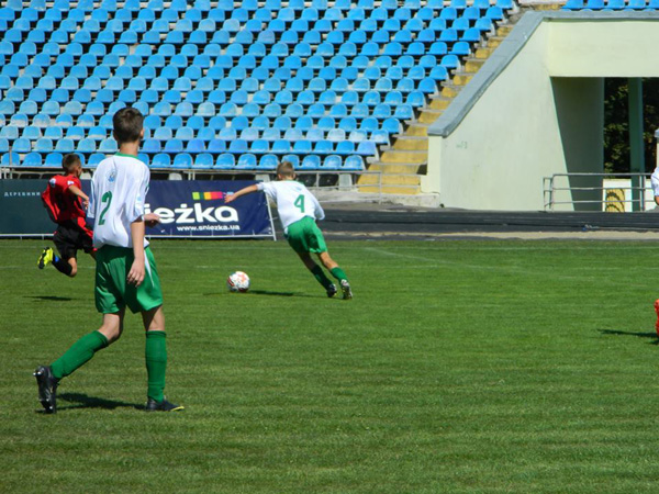 Дніпряни перемагають в Шкіряному м’ячі – Кубку Coca-Cola 2015/16