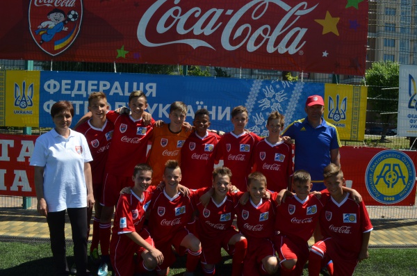 Команда ЗОШ № 20 м. Харкова - чемпіон &quot;Шкіряного м'яча - Кубку Coca-Cola&quot; U13