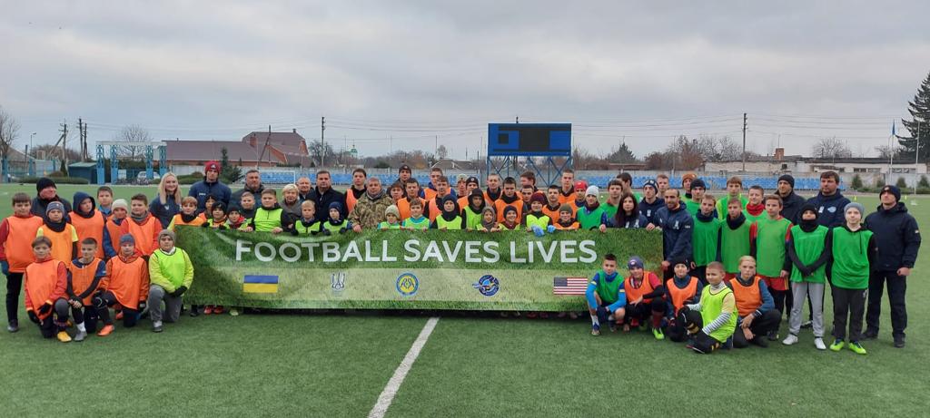 Міжнародна програма Spirit of Soccer: футбольні уроки з мінної безпеки крокують регіонами України