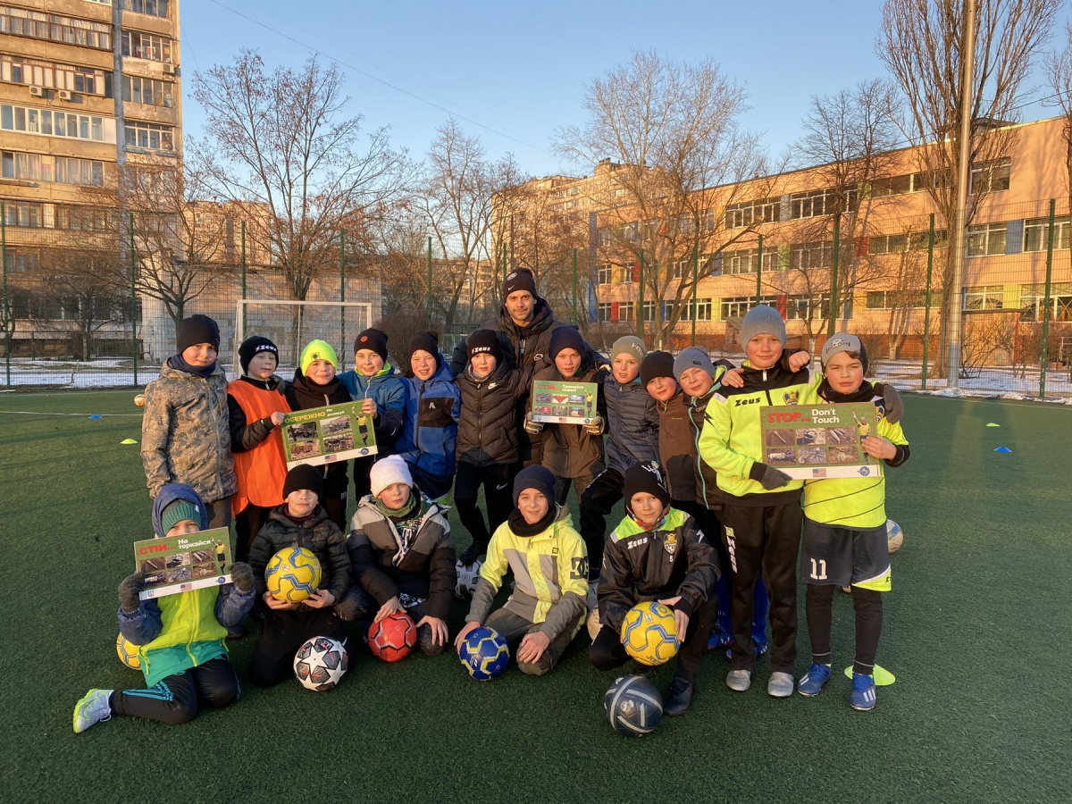 Міжнародна програма Spirit of Soccer: футбольні уроки з мінної безпеки крокують регіонами України